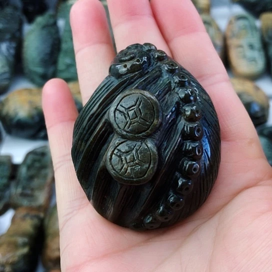 未镶嵌岫岩河磨玉（透闪石质玉）把件