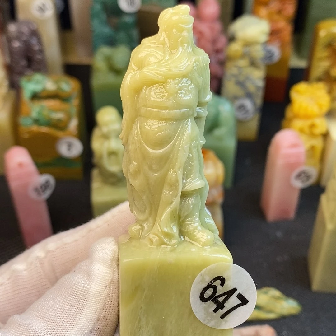 青田石篆刻艺术家的作品