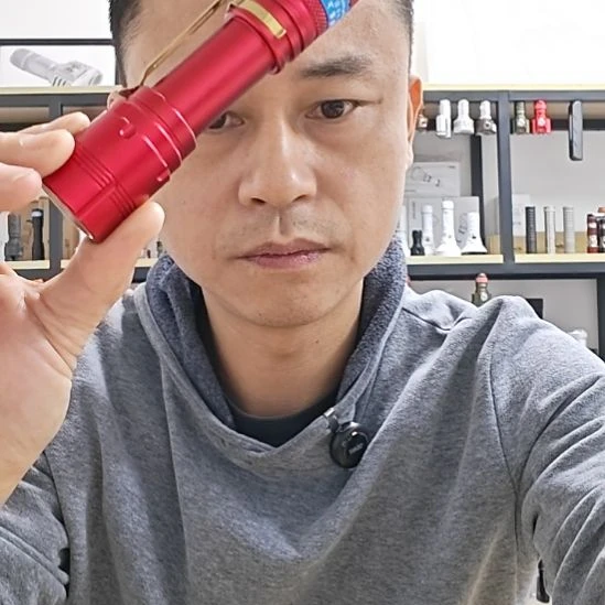 2500流明手电筒中国红