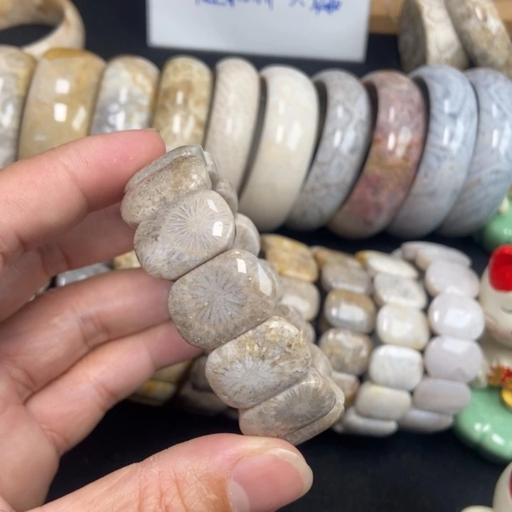 未镶嵌手链硅化珊瑚（珊瑚玉）