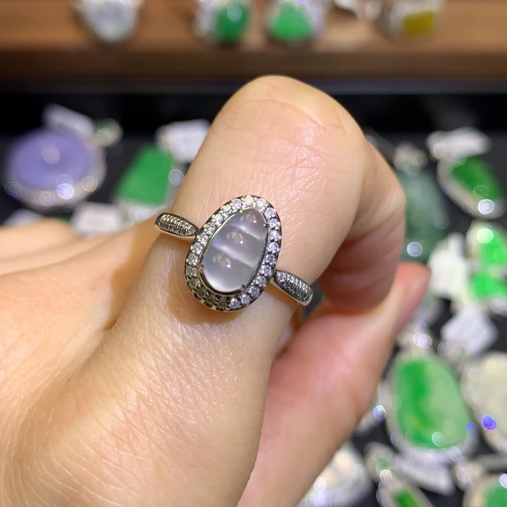 翡翠戒指18K金镶嵌冰豆子