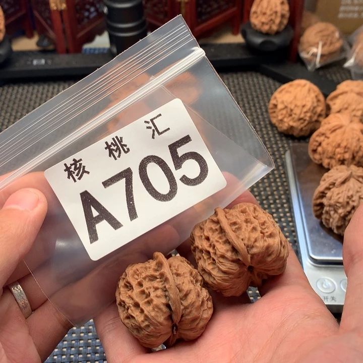 文玩核桃吊坠金钟