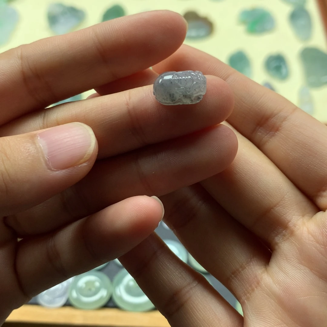 翡翠未镶嵌颈饰貔貅