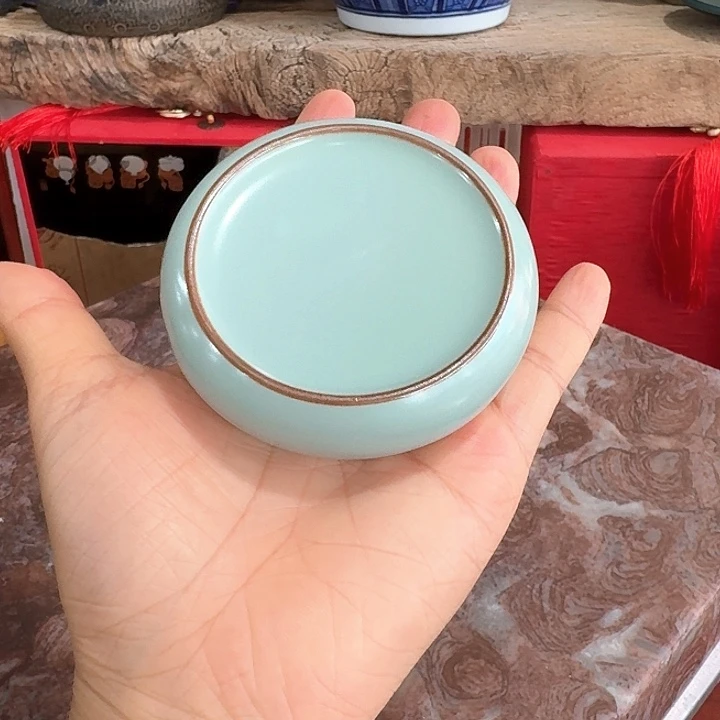 主人杯一个，瓷。品茗