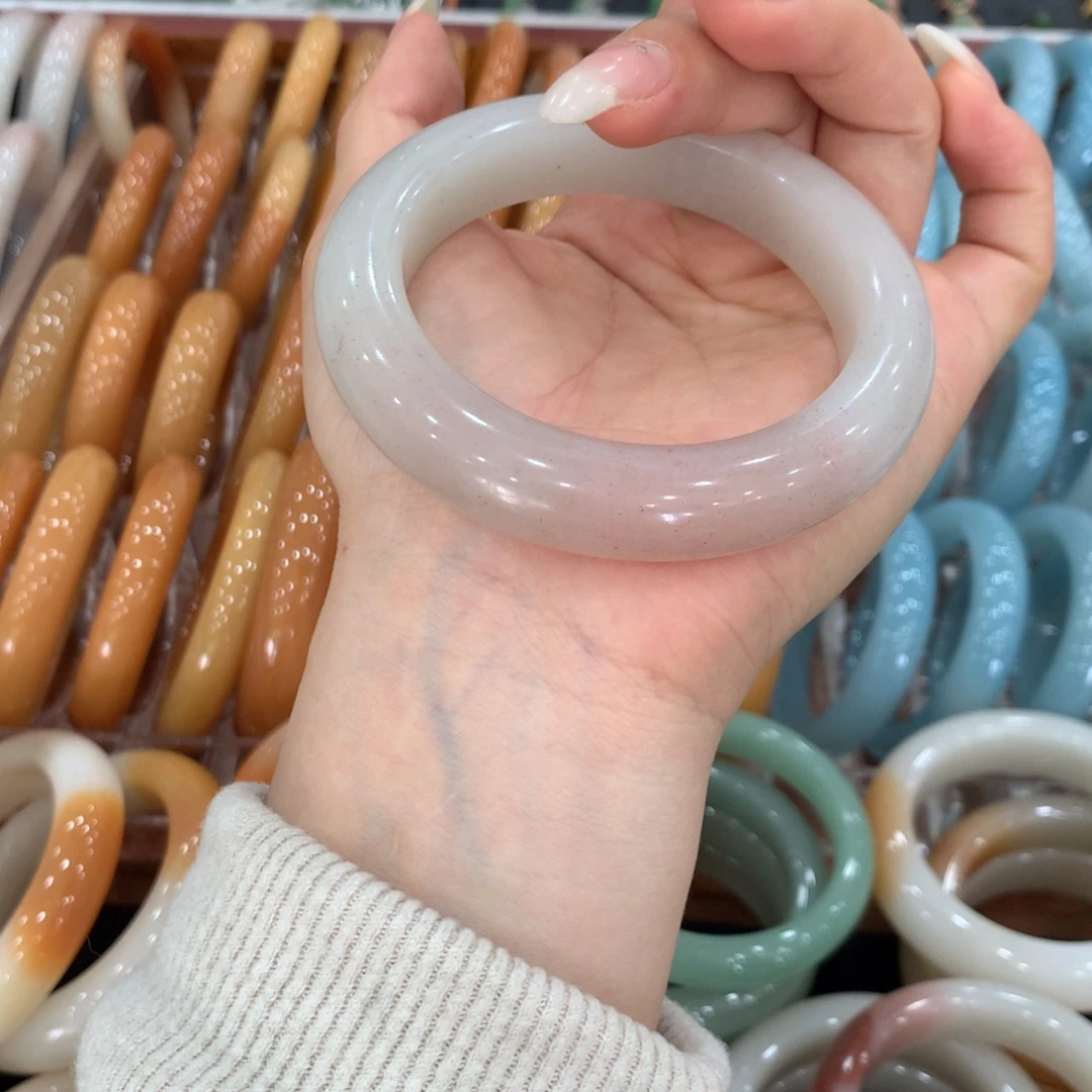 安***之石英质玉未镶嵌手镯