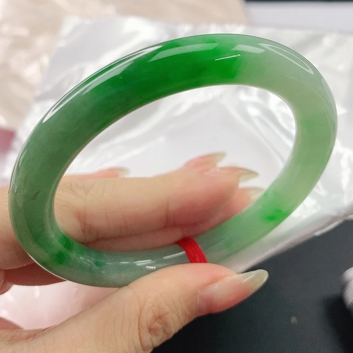 未镶嵌手镯翡翠，682