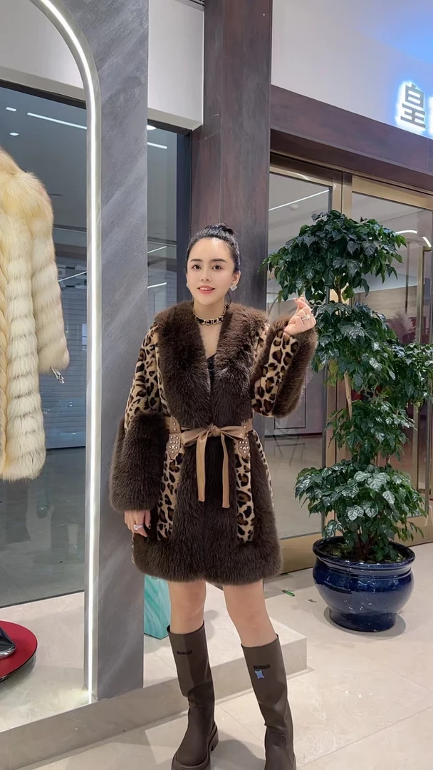 张洪波夫妇-2024冬季新款气质高级感豹纹毛毛外套