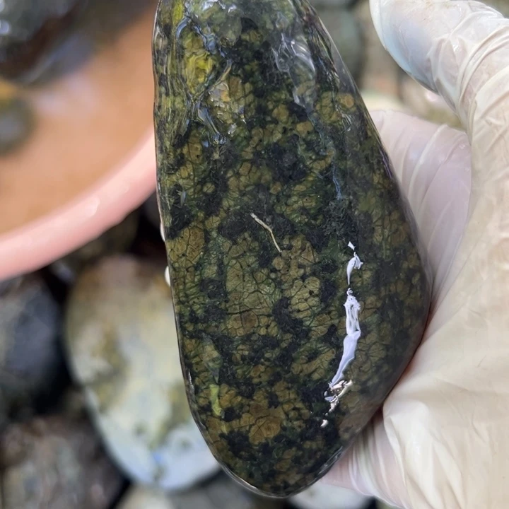 佟***姐长石玉未镶嵌藏玉药王石