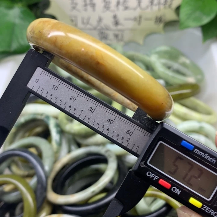 蛇纹石玉未镶嵌手镯4