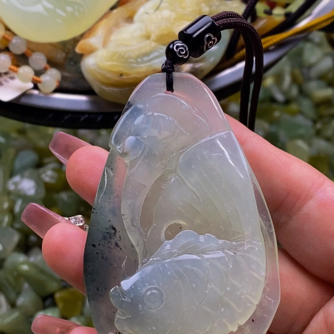 蛇纹石玉颈饰未镶嵌