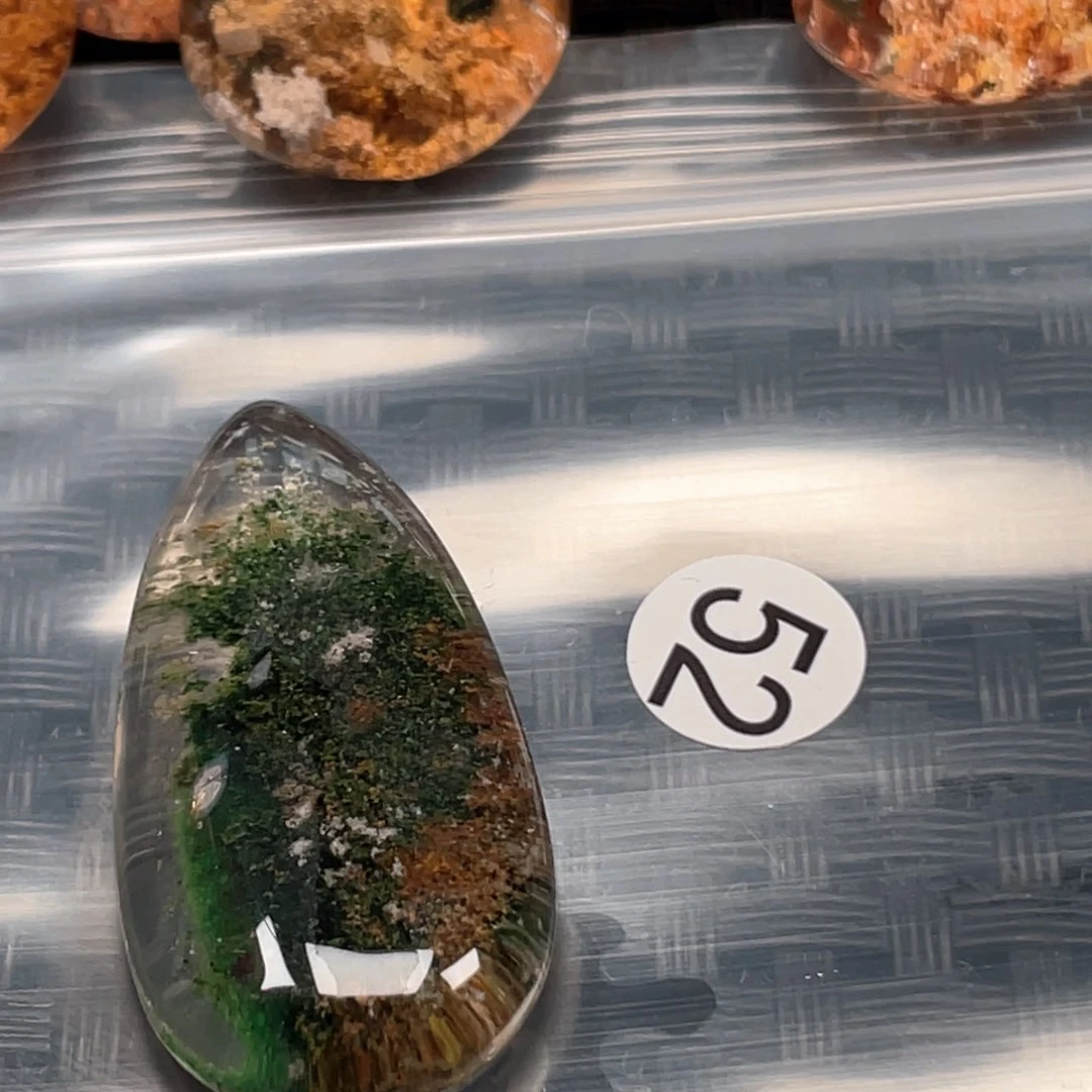 【闪购商品】颈饰未镶嵌水晶卡***?