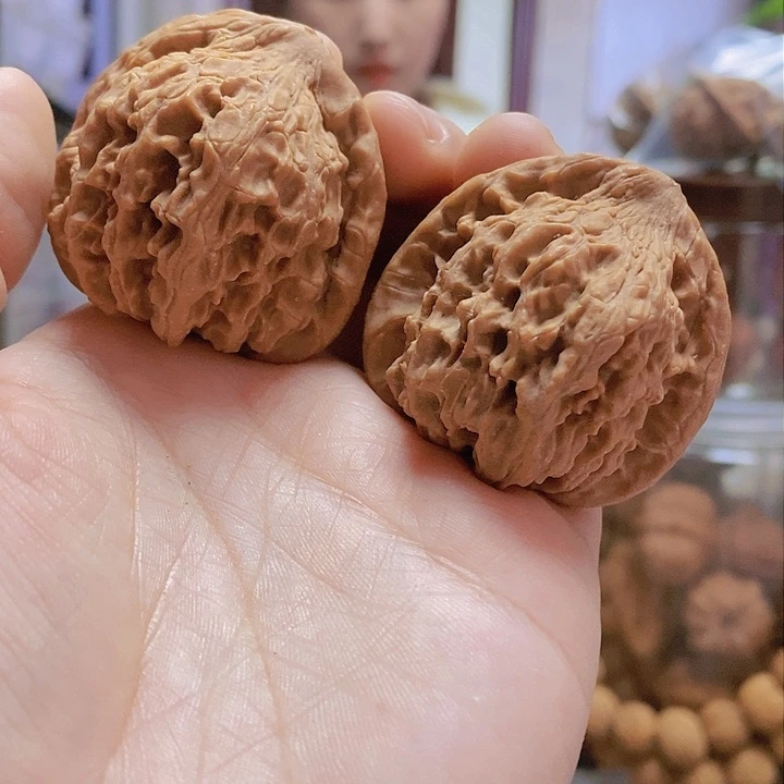 【闪购商品】文玩核桃把件42红狮子