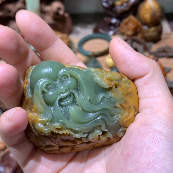 未镶嵌岫岩河磨玉（透闪石质玉）把件匠****）