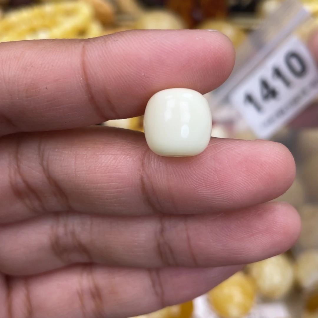 蜜蜡未镶嵌珠宝奇石12