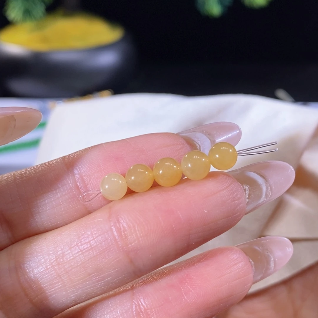 翡翠未镶嵌颈饰翡翠鲜黄珠多样性发一