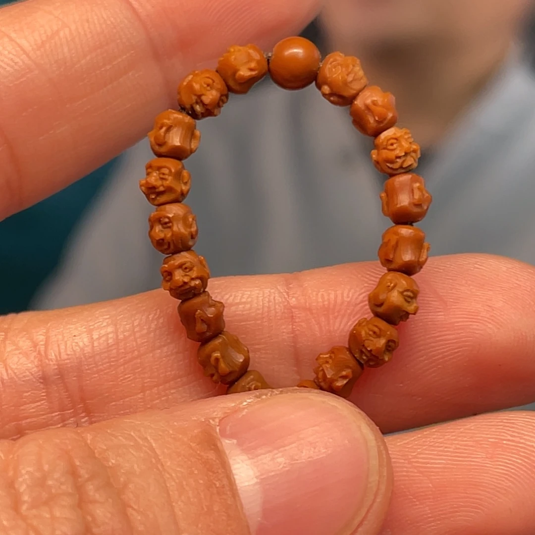 橄榄核核尖罗汉核雕作品