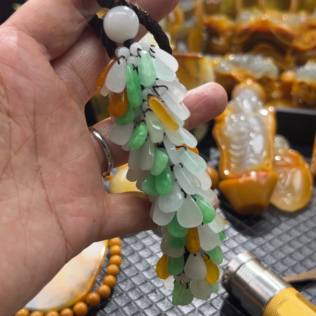 石英质玉未镶嵌颈饰