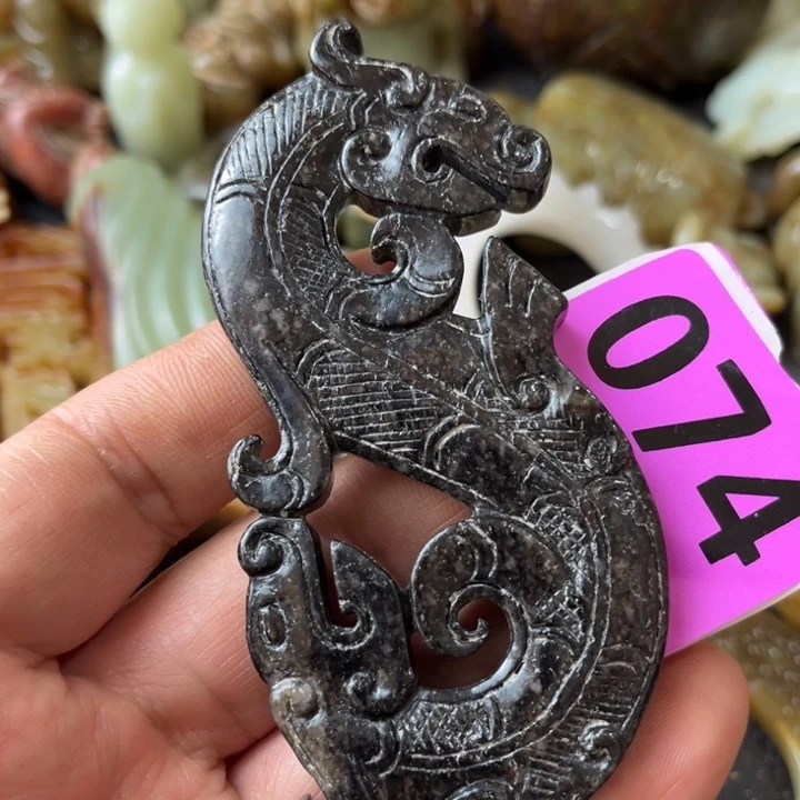 和田玉颈饰未镶嵌玉*