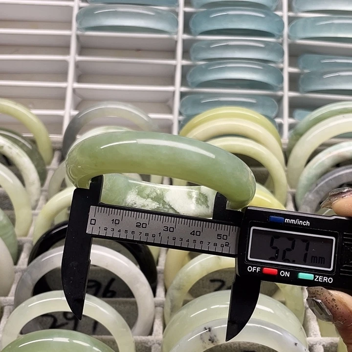 蛇纹石玉未镶嵌手镯289
