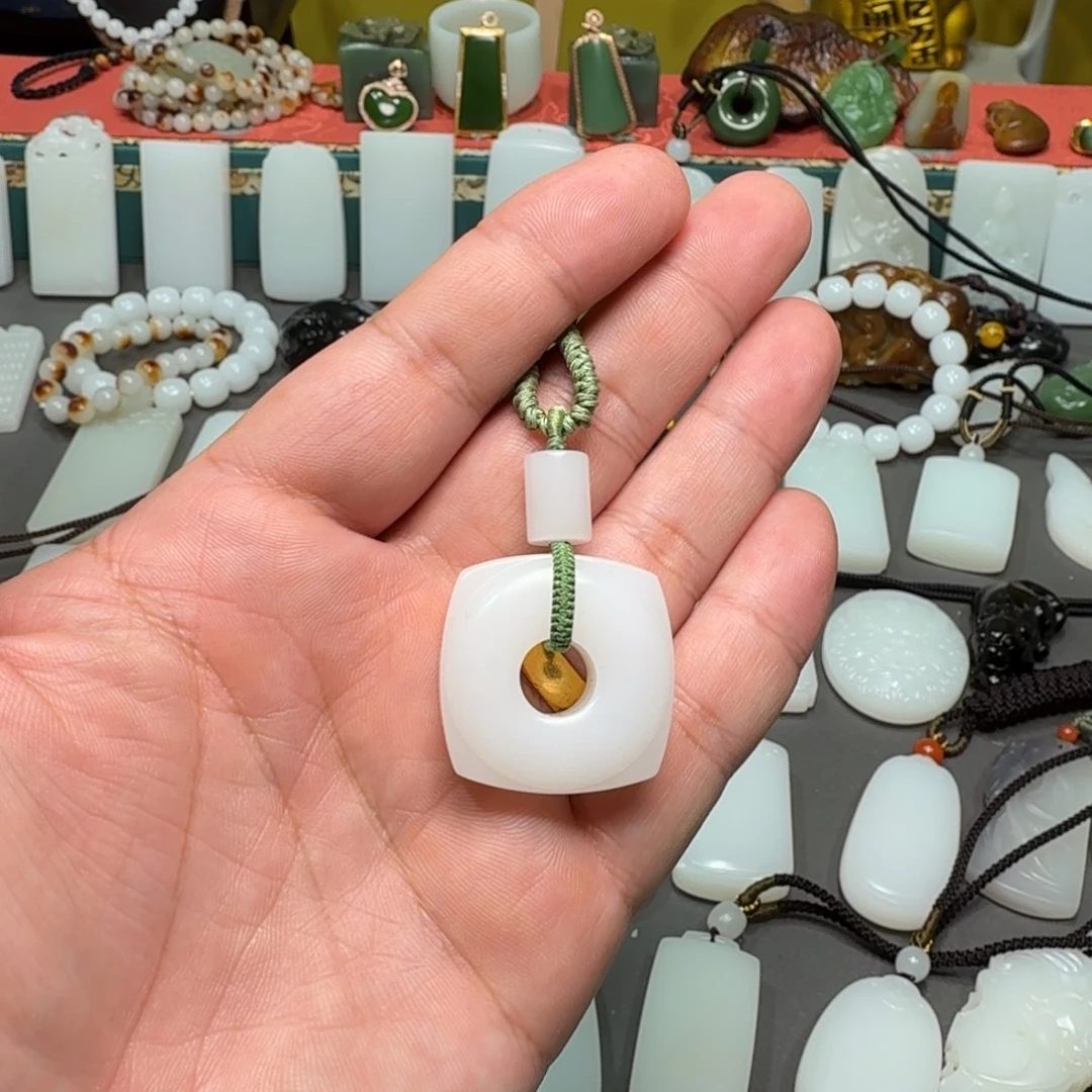 和田玉未镶嵌吊坠(不含链)