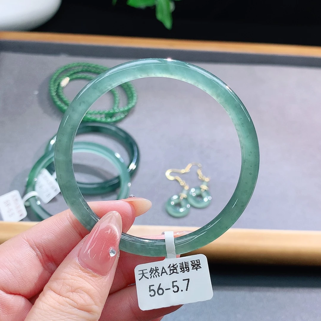 未镶嵌手镯（圆镯）翡翠