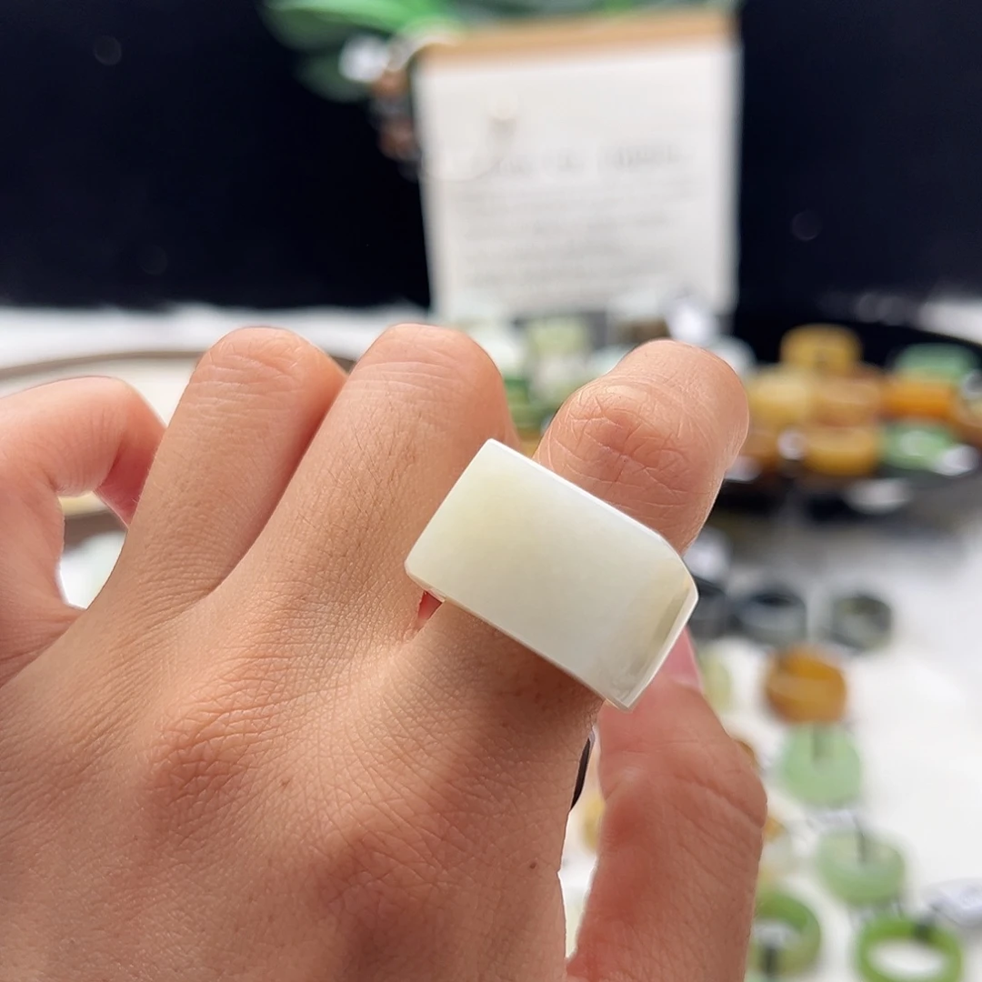 和田玉（糖玉）未镶嵌戒指18马鞍