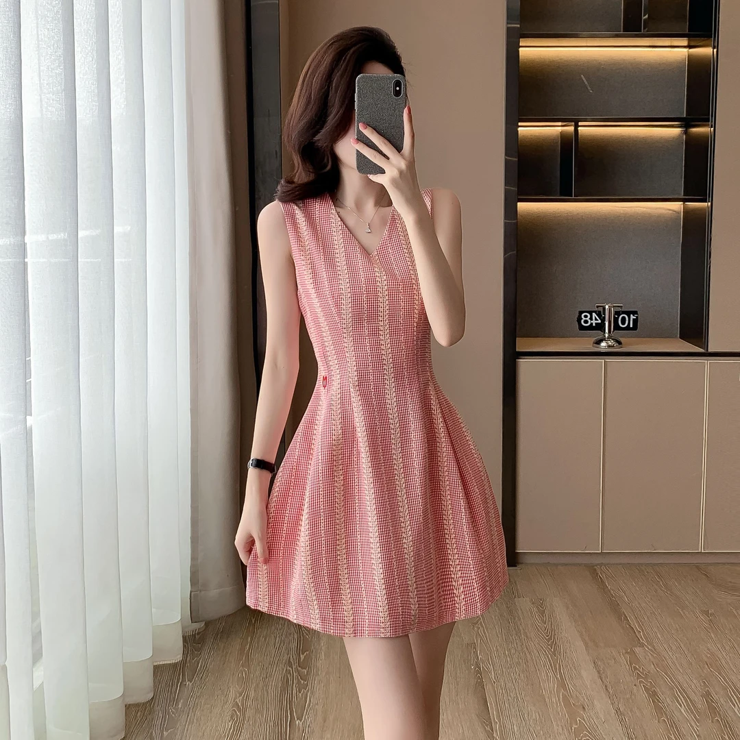 粉色无袖连衣裙甜美高级感夏季新款小个子收腰显瘦气质条纹背心裙