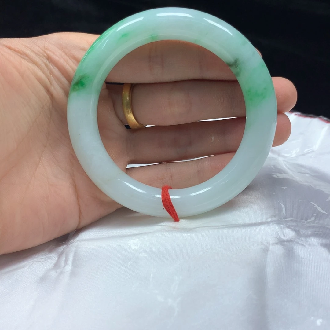翡翠未镶嵌手镯（圆镯）56.2