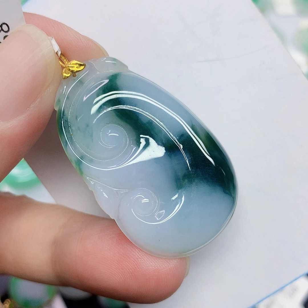 翡翠18K金镶嵌颈饰如意