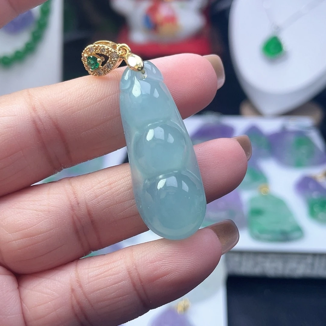 翡翠吊坠(赠链)未镶嵌