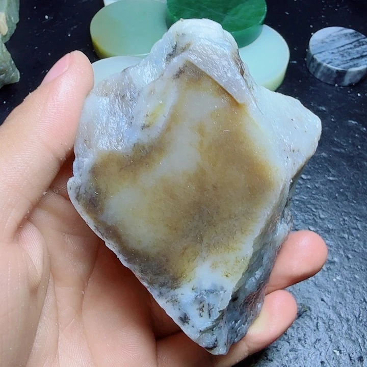 和田玉（糖玉）未镶嵌珠宝奇石