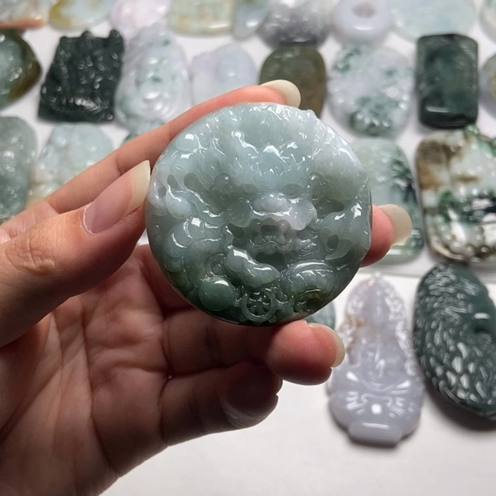 翡翠未镶嵌颈饰龙牌39