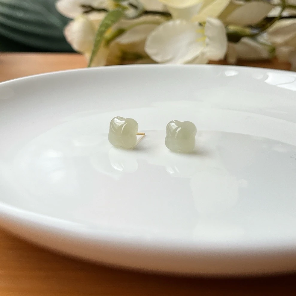 【郭老师】约8mm和田玉晴水四叶草S925银耳钉