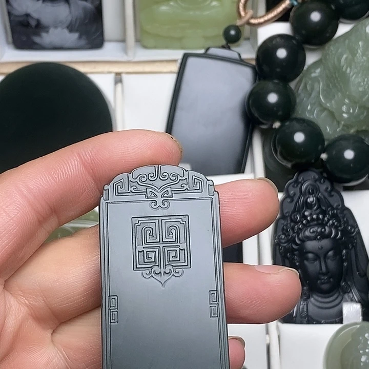 和田玉（翠青玉）未镶嵌颈饰