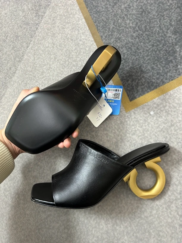 99新 FERRAGAMO/菲拉格慕 菲拉格慕黑色半拖99新七码