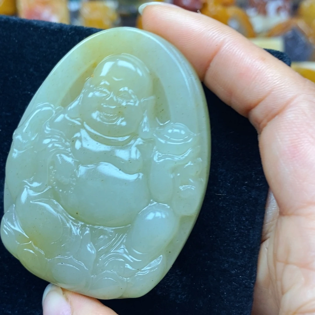 未镶嵌石英质玉（黄龙玉）颈饰