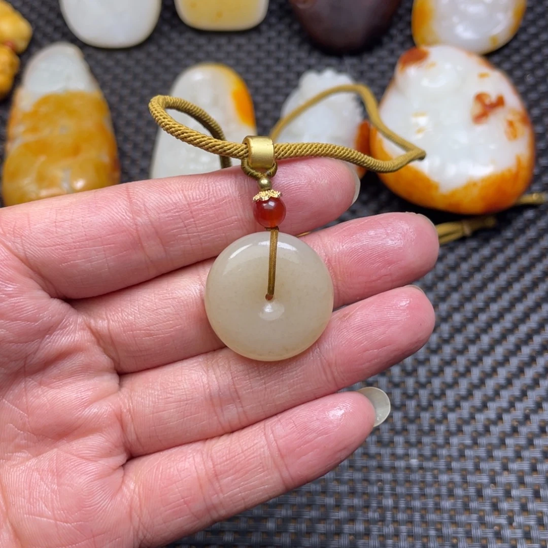 和田玉未镶嵌吊坠(赠链)1