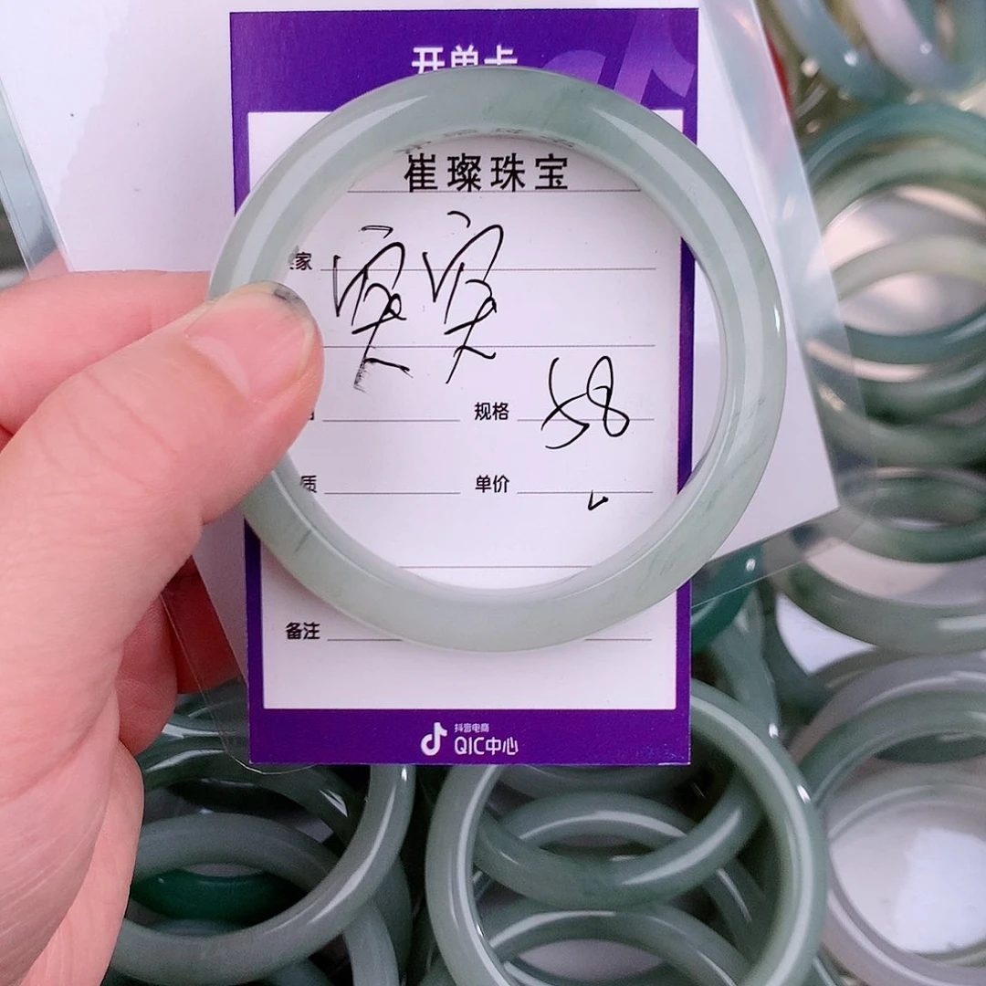 未镶嵌手镯石英质玉（金丝玉）突**s