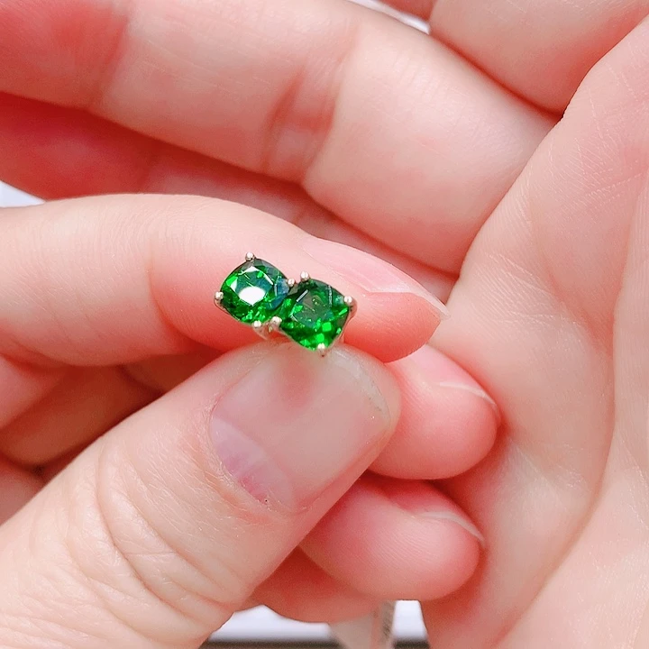 透辉石耳钉银S925镶嵌