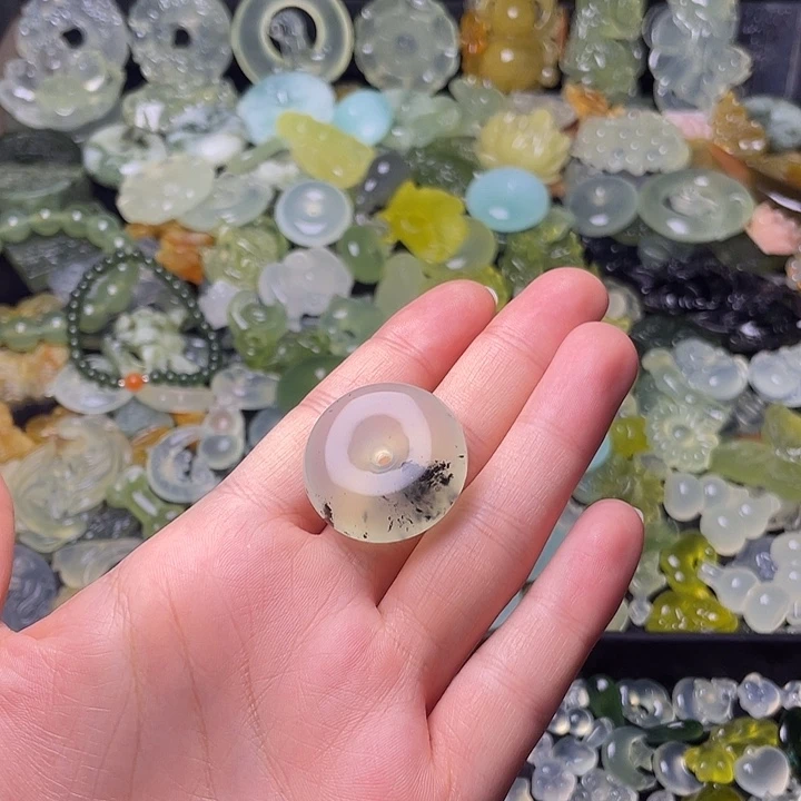 蛇纹石玉合金颈饰水墨平安扣