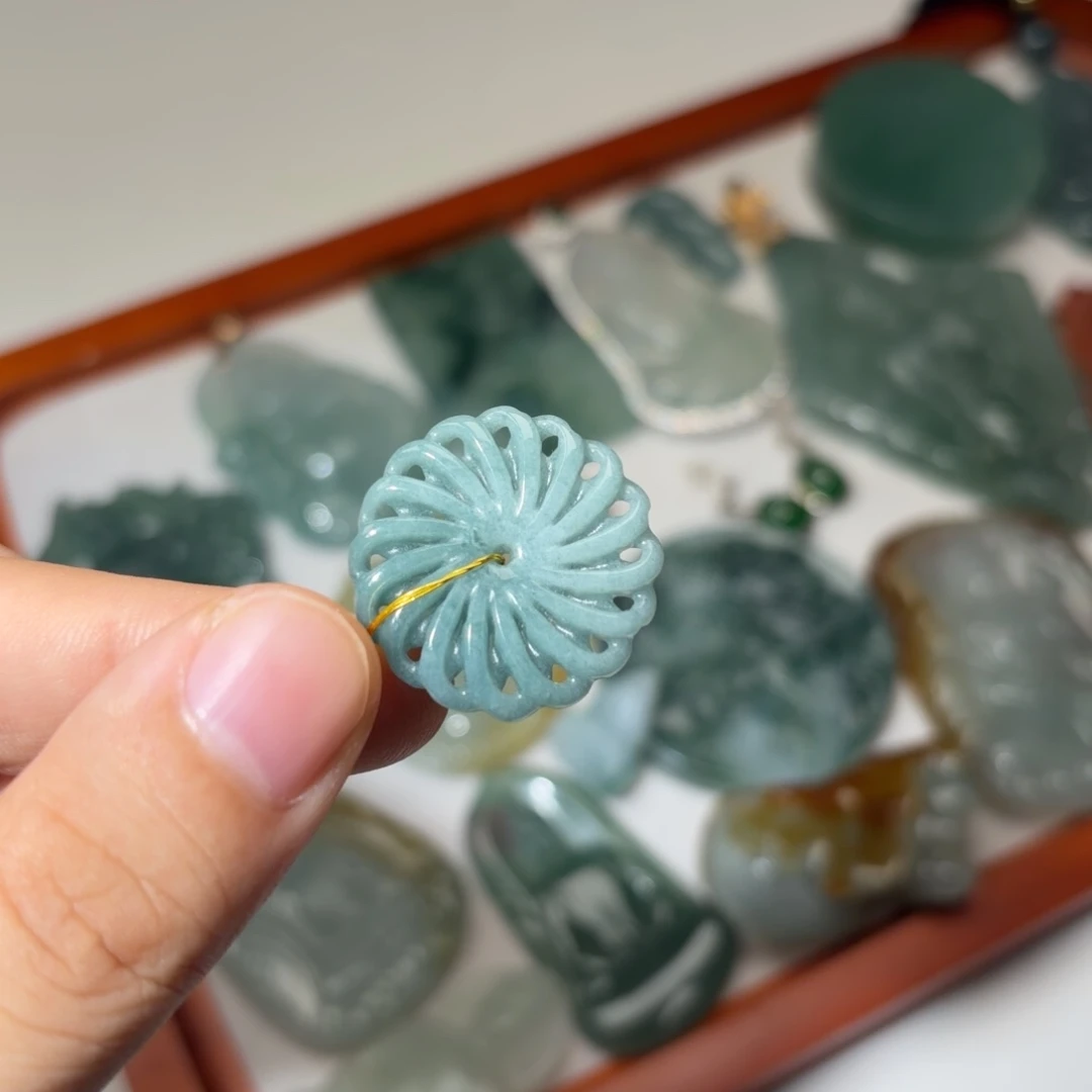 翡翠未镶嵌颈饰我