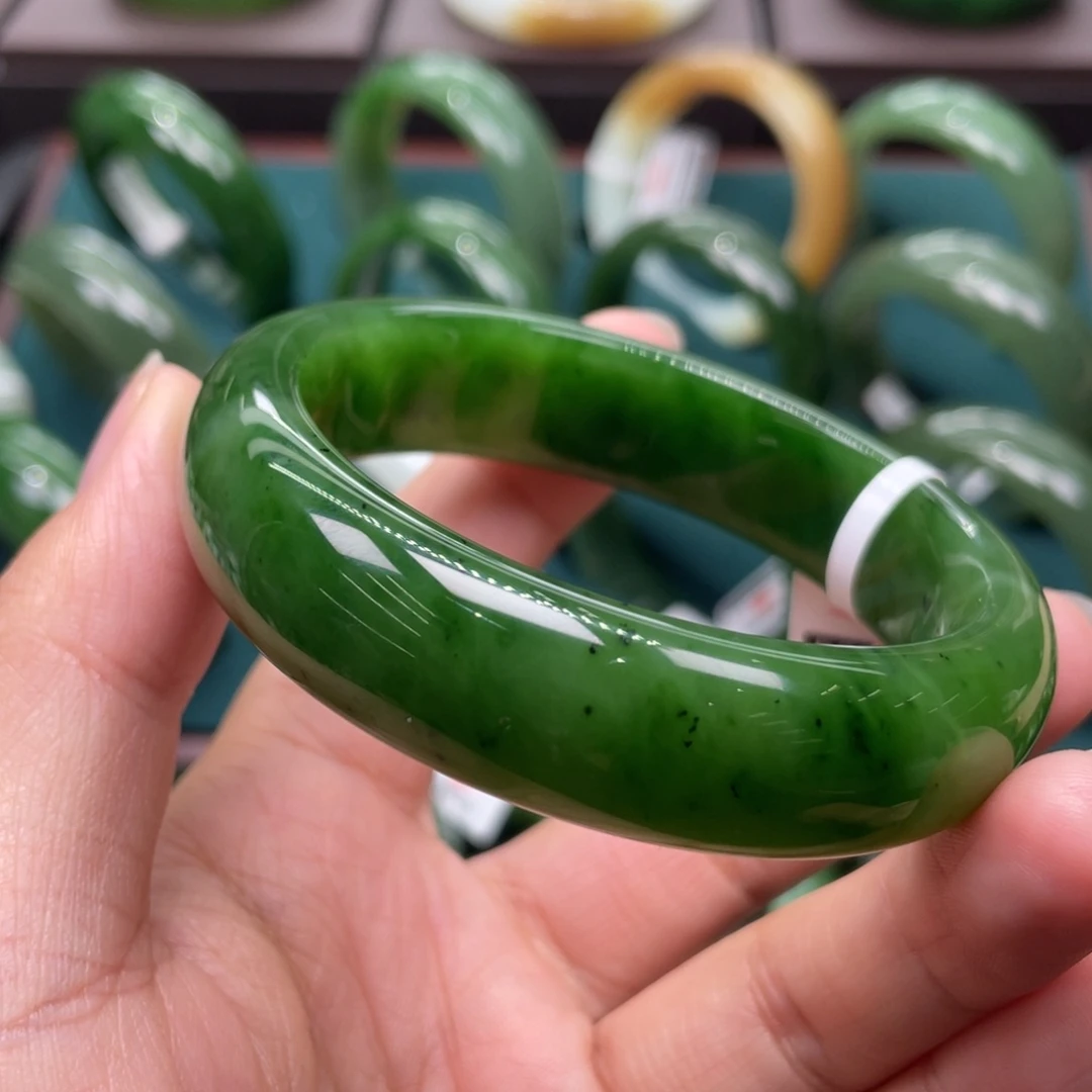 和田玉（碧玉）未镶嵌手镯