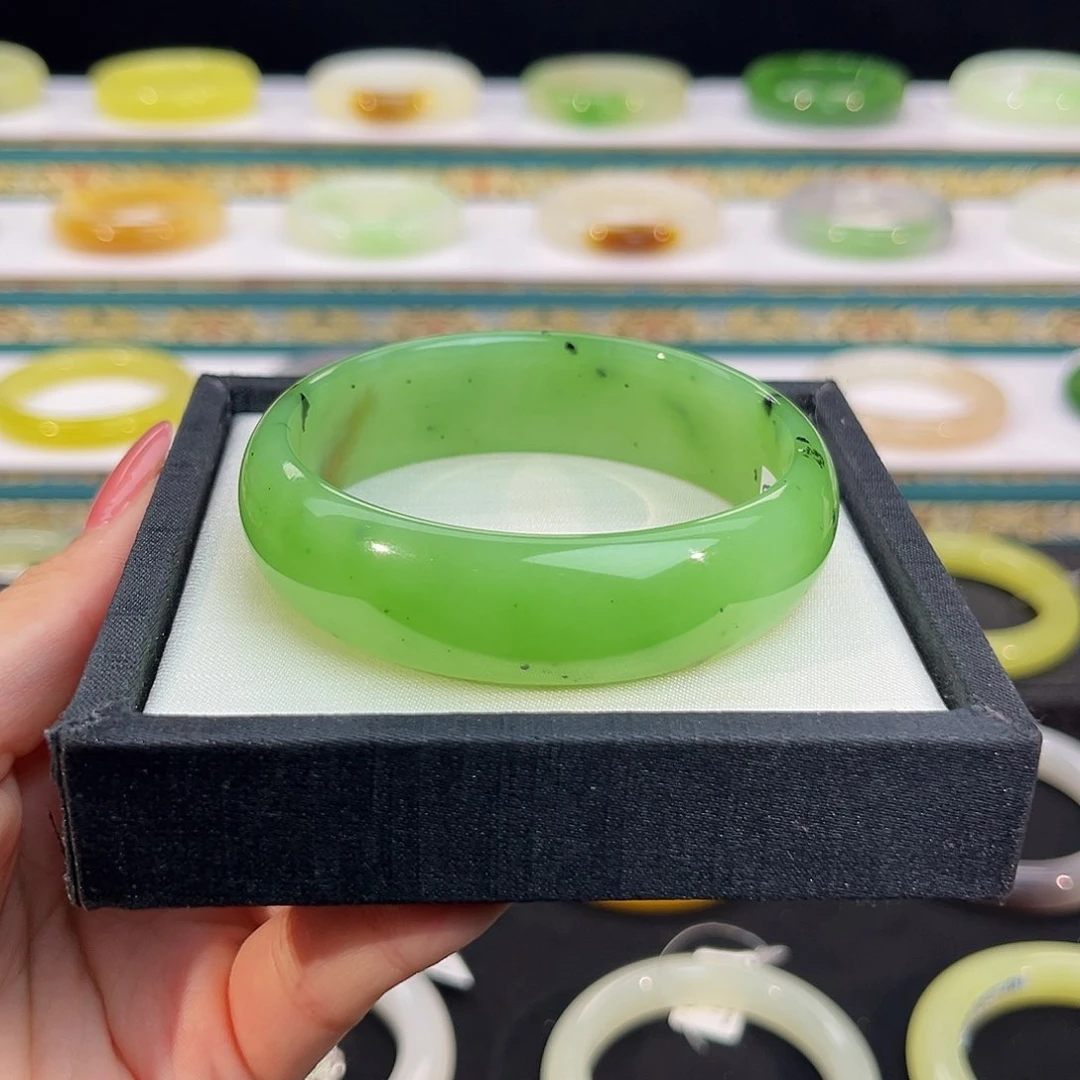 未镶嵌手镯和田玉苹果绿翠绿