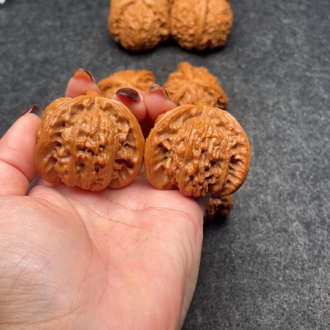 李***.文玩核桃吊坠狮子头