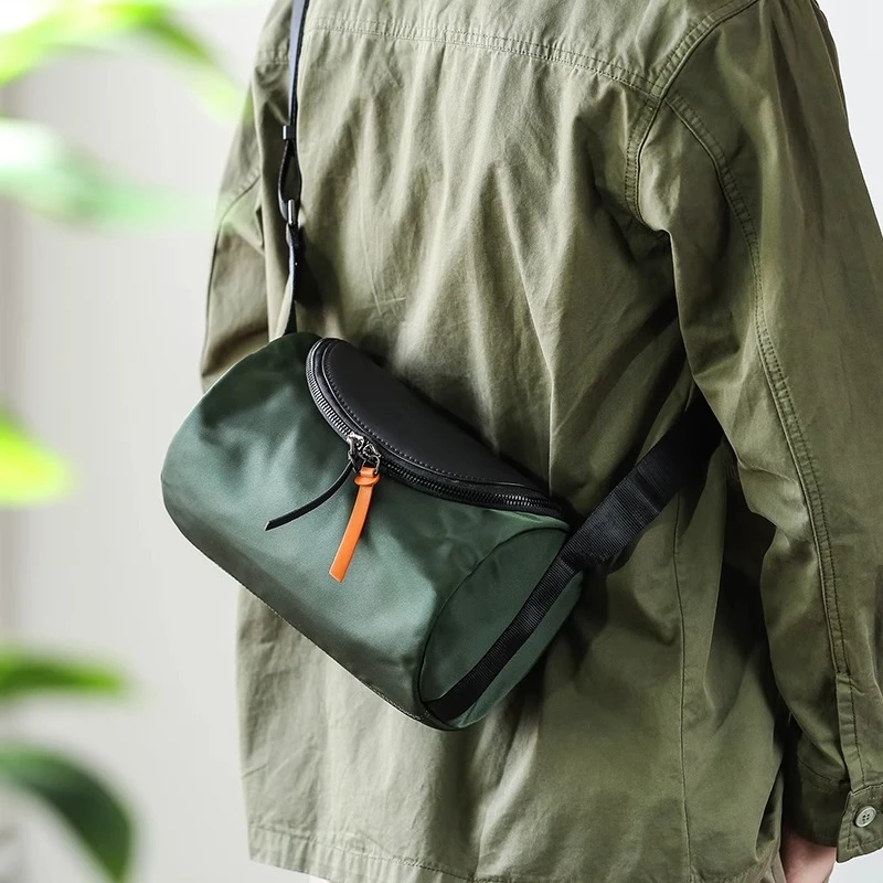 单肩包男时尚潮流小众设计圆筒包个性百搭防水运动休闲斜挎小背包