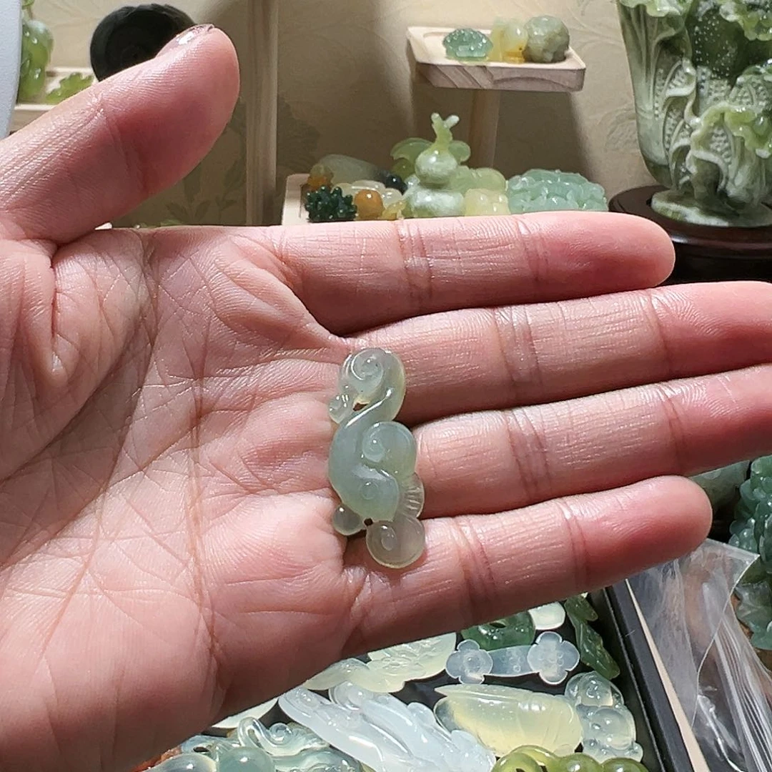 蛇纹石玉颈饰未镶嵌