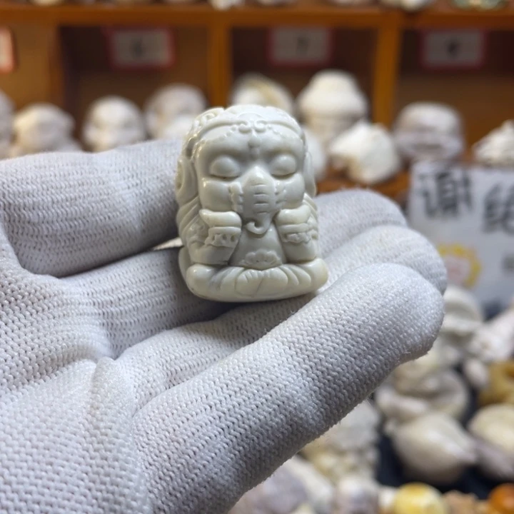 W***K皮质非金属配饰鹿角雕刻象神