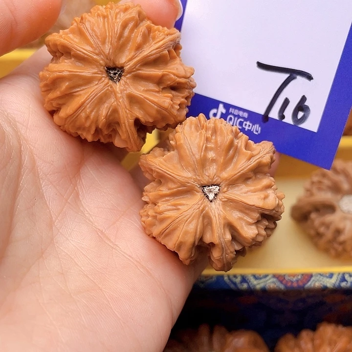 把件文玩核桃?**?文玩核桃奔16