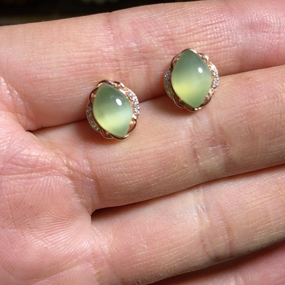 【闪购商品】银S925镶嵌和田玉（碧玉）耳钉