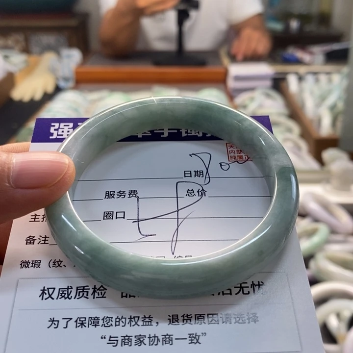翡翠手镯未镶嵌翡翠手镯未镶嵌